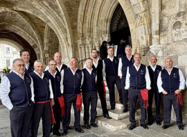 El Liguerucu inicia su 60 aniversario cantando la misa en la catedral de Santander