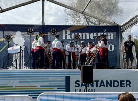 El Liguerucu lleva la m�sica campurriana a la Romer�a del Faro en Santander