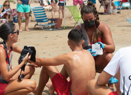 Más de 5.000 personas han sido atendidas este verano en las playas cántabras por Cruz Roja 