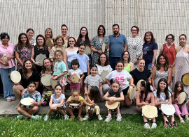 La pandereta une generaciones en el fin de curso de Matamorosa