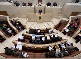 El Parlamento de Cantabria pide la prohibici�n del burka y el niqab en espacios p�blicos