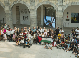 El Parlamento de Cantabria recibe a los 65 ni�os y ni�as saharauis del programa humanitario 'Vacaciones en Paz'