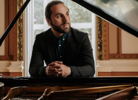 El pianista campurriano Hugo Selles acta este jueves en el Palacio de Festivales