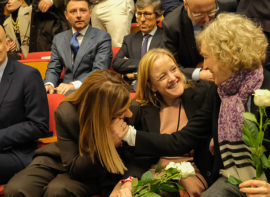 La presidenta de Cantabria llama a 