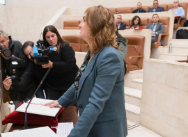 La regionalista Ana Obreg�n toma posesi�n como diputada del Parlamento de Cantabria