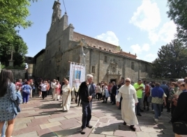 Rosas para la Virgen de Montesclaros