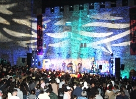 Rulo y La Contrabanda toman el castillo