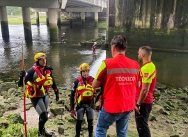 Servicios de emergencias buscan a una mujer desaparecida en el entorno de la r�a de Tina Mayor