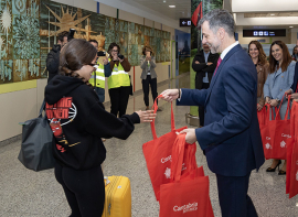 El Seve Ballesteros recibe el primer vuelo Lanzarote-Santander, la nueva ruta operada por Binter