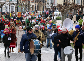 Los sombreros m�s originales volvieron a desfilar por Reinosa
