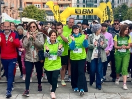 Torrelavega acogi� la X Marcha contra el C�ncer organizada por la AECC para apoyar la investigaci�n y a las personas que padecen la enfermedad y sus familias