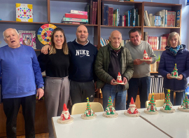Los usuarios de ASCASAM Reinosa disfrutaron de un Taller de talla carrocera navidea en plastilina