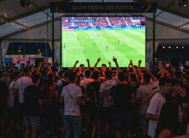 La verbena de la madrugada del s�bado en Requejo incluir� la retransmisi�n del Espa�a-Uruguay en una pantalla gigante