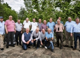Los veteranos de las piscinas municipales se reencuentran en una comida cargada de recuerdos y camaradera