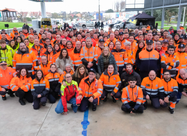 Voluntarios de protecci�n civil dan a conocer su contribuci�n social durante el encuentro organizado por el Gobierno de Cantabria