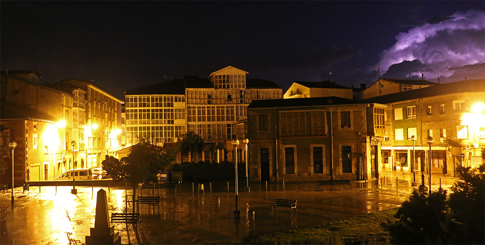 Noche de tormenta con mucho aparato elctrico